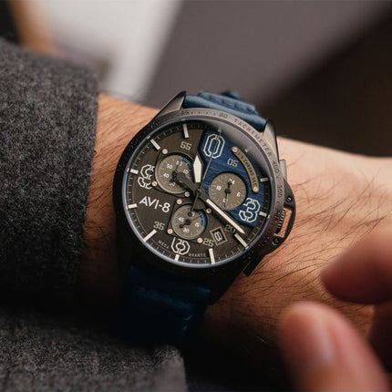 AVI-8 P-51 Mustang Blakeslee Chronograph Air Blue Læderrem Grå og blå skive Quartz AV-4077-04 herreur
