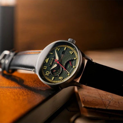 AVI-8 Hawker Hurricane Mckellar Dual Time Gothic Green Dial Quartz AV-4101-0A herreur med ekstra rem