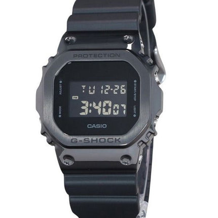 Casio G-Shock Digital Metal Bezel Resin Rem Quartz GM-5600UB-1 200M herreur