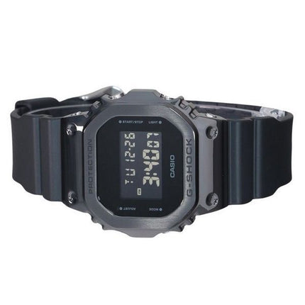 Casio G-Shock Digital Metal Bezel Resin Rem Quartz GM-5600UB-1 200M herreur